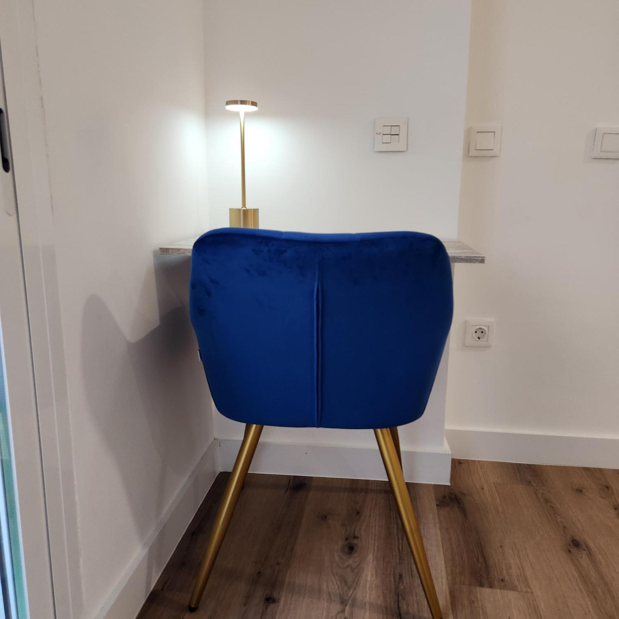 Modern 5 Min To & Dining Apartament