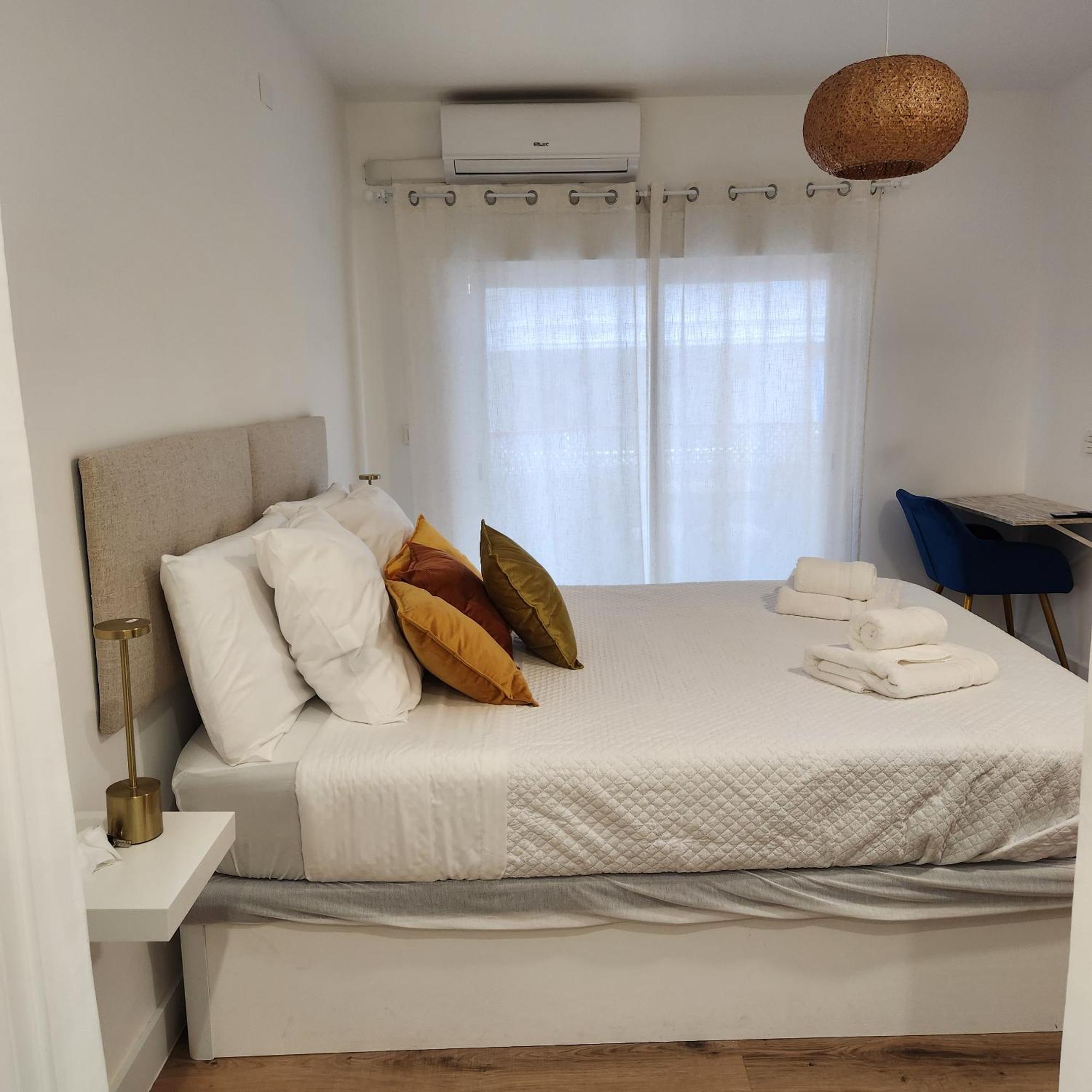 Modern 5 Min To & Dining Apartament *